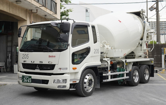 生コンクリートミキサー車